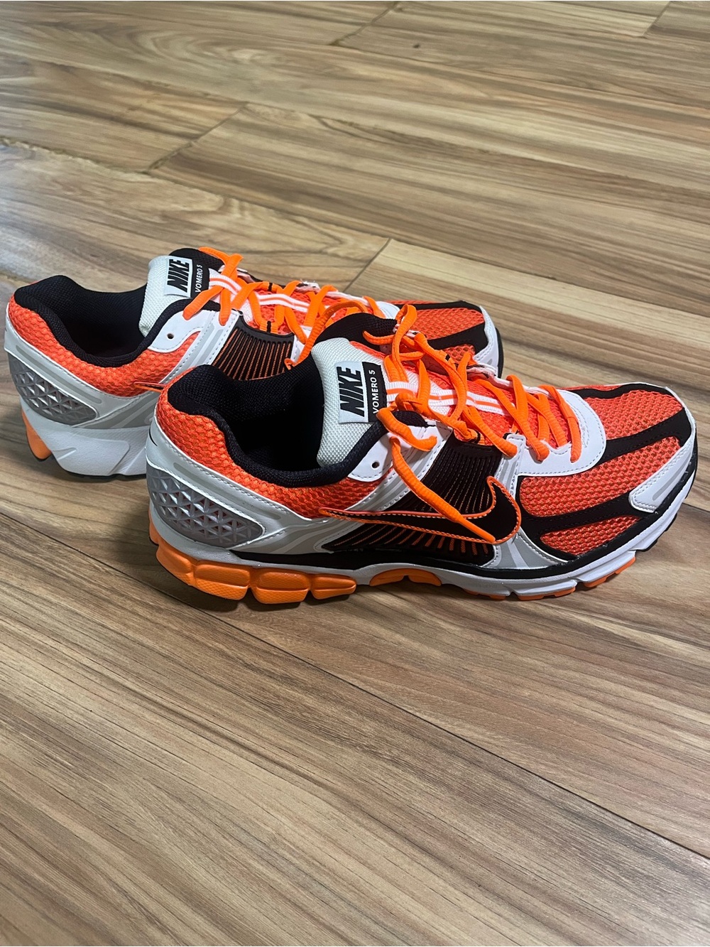 Nike zoom vomero 5 sneakers